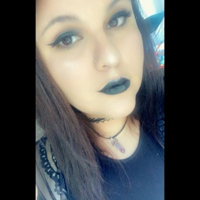 _dianeandrea's profile picture. Mother & Wife by day, Snarky Artist at night.