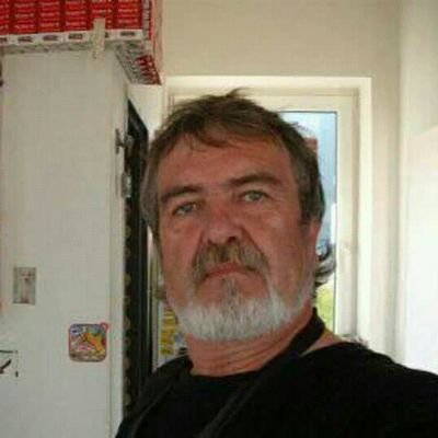 dedkolez's profile picture. Komunikací.