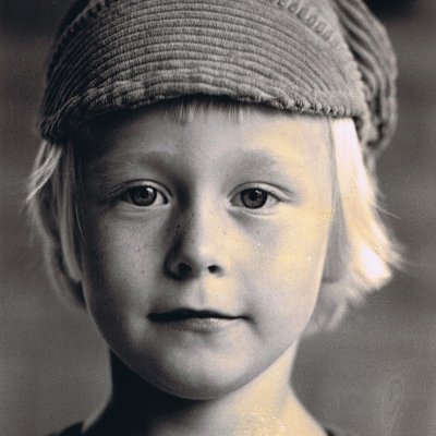 larsz's profile picture. Lars language model