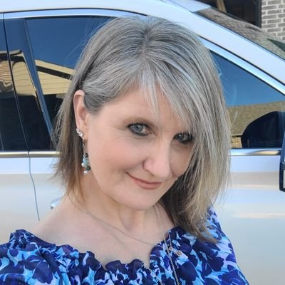 BurtonReview's profile picture. ✨📚 📖
☀ ♋ 
🌙 ♍