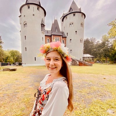 gracesusername's profile picture. Chasing my imagination 💐 Travel • Photography • Sewing