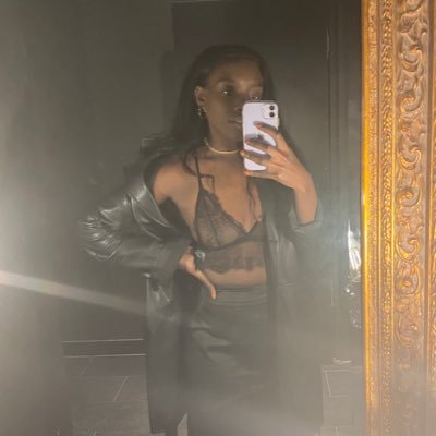 fashion editor @ new wave magazine. writer. all things culture, beauty & lifestyle anais@neweavemagazine.com