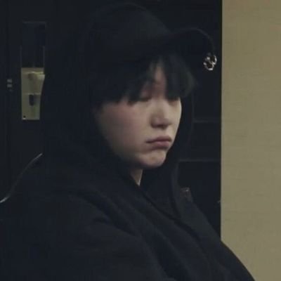 post photos of (minyoongi),
old photo and new photo.
(민윤기)의 포스트 사진,
오래된 사진과 새 사진.