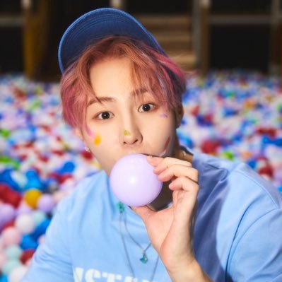fan account 하성운❤️💙🧡💚🖤💛