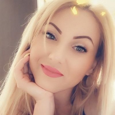 Je suis une femme simple d'esprit j'aime la voir la vie du bon coté😪💞