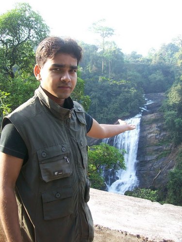 kushwahavk's profile picture. Waqt ke saye mein kya hai kaun jaane,
Sabki apni Jindagi hai, hain sabhi ke
apne-apne afsaane.. !!