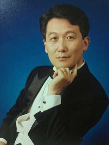 맨하단 음대 석사, 하트음대에서 오페라 전공, 발성법에 대한 글만 쓰고있습니다.