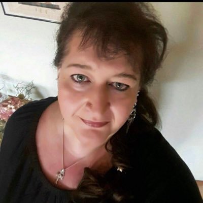 itsmeannaluisa's profile picture. Books,movies,sunsets,Queen of the Tunes-crowned by my soulsis❣️Got an opinion,can‘t hide it at times. My tune-She‘s got Balls(AC/DC)Trekkie🖖