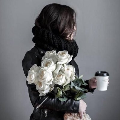 كُنْ أنتْ الأمَلْ ؛ حتى وإنْ اغرَقَكَ منْ حولَكَ باليأسْ ...❥