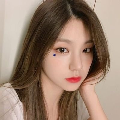 ㅤ ✦ꜜ ── 𝐏𝐎𝐓𝐑𝐀𝐘𝐄𝐃⠀⋆⠀𝟮𝟬𝟬𝟬 ╱ #⃝ITZY's 𝒄𝒂𝒑𝒕𝒂𝒊𝒏, 𝒍𝒆𝒂𝒅 𝒗𝒐𝒄𝒂𝒍𝒊𝒔𝒕 and 𝒎𝒂𝒊𝒏 𝒅𝒂𝒏𝒄𝒆𝒓, 당신의 멋진 공주님, 𝗬𝗲𝗷𝗶 dé 𝗛𝘄𝗮𝗻𝗴.