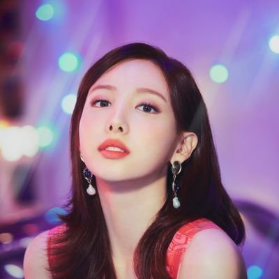 (ROLEPLAYER/진짜 나연 아닙니다) ONE IN A MILLION ☆ 안녕하세요 트와이스(@JYPETWICEb)의 나연(NAYEON) 입니다. 쿠크엄마. 트와이스 공식 트위터: @JYPETWICE. (REST)