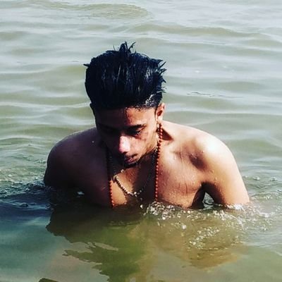 always against the government-
जुल्मी जब जब ज़ुल्म करेगा सत्ता के हथियारों से , चप्पा चप्पा गूंज उठेगा इंकलाब के नारों से ।