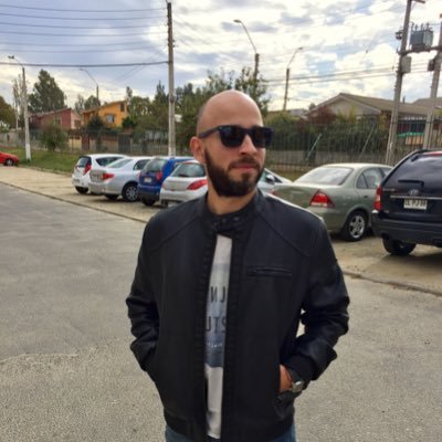 Emprendedor y soñador. Administrador de Negocios Internacionales e Ingeniero Comercial de profesión. Amante de la buena música y cerveza.