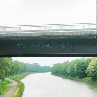 Vater, Historiker, Musikhörer, Lehrer, Ausstellungsmacher, Textarbeiter, Radfahrer, Frühe-Neuzeit-Kenner ehm. @asf_ev FW, only private Tweets