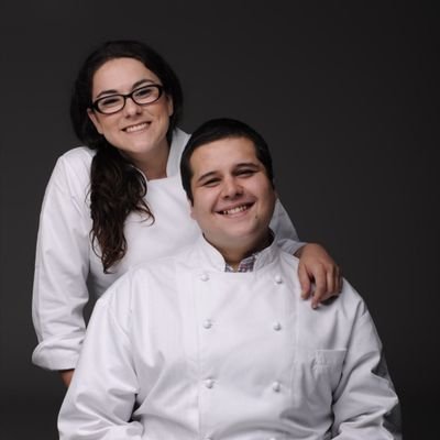 Cocino y hago eventos, soy mamá de mellizos y estoy casada con mi socio. Tengo una banquetera @drostejara y hago dukkah @the_dukkah_factory