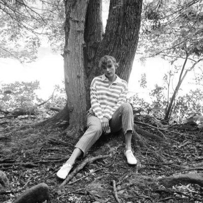 thisismetweeten's profile picture. Insta: brighterthanthesunswift 💚