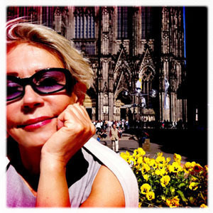 Ich bin Übersetzerin und arbeite in Köln, 
Jestem tłumaczką i pracuję w Kolonii,
I work as a translator in Cologne