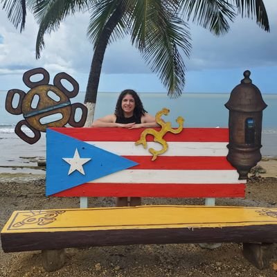 #Microbiologist studying quorum sensing
#STEM diversity/inclusion advocate
Amateur #birder. Dog mom. She/her
#boricua
Tweets my own