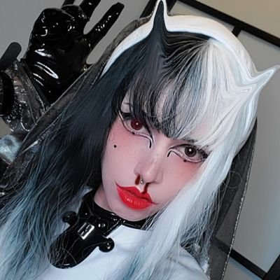 ‼️MINORS DNI‼️ | VERIFIED SW💉 | androgynous manwhore ⛓| pierced goth 🖤 | masochist 🗡 | cosplay+modeling | BLM ACAB | https://t.co/49Um99v4rA