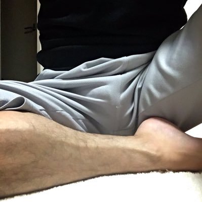 175 88 27の太め隠れゲイで、年上の男性に惹かれる傾向があります。おいしいごはん、ホテル、飛行機、海外旅行が好きです。
