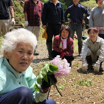 ポツンと6軒(内2軒は移住者)しかない村を「ライラックの里」として進化させるべくプロジェクトに奮闘する村民のアカウントです。場所は海側西に福井駅からは車で30分くらいの所です。また車で20分も行けば温泉や海もあります。市街地から近い大自然の大空間に移住しませんか。村の後継者募集。