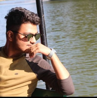 abhaynadkarni_'s profile picture. Storyteller | Programmer | Voracious Reader | Cinephile.

Navigating through life in search of great stories and even better moments!