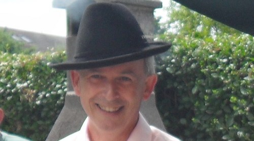 Hi My name is Richard, My online interests are in internet marketing through social media and blogs. I also have an addictive interest in guitar music