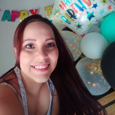 Periodista, maracaibera, productora de tv, asistente Ejecutiva, Azafata, Ejecutiva de Eventos, esposa, Madre, Hija y lo mejor  #YoSoyVenezolana