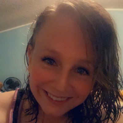 weathernerd9211's profile picture. Wife. Mother. Daughter. Sister. Friend