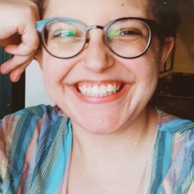 BiaScortecci's profile picture. Rio, 22. Escritora não praticante, revisora praticante, estudante de Letras. Talvez humanizadora porque contraditória!  @/medusadetinta no Instagram. 🏳️‍🌈❤️