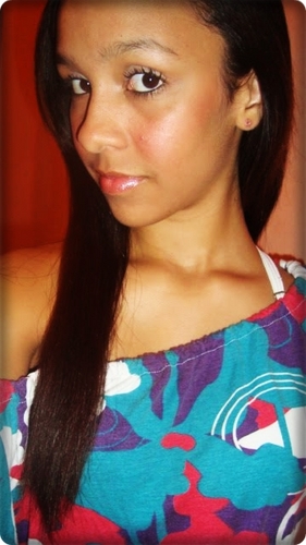    α felicidαde se encontrα
           nαs coisαs mαis simples dα terrα,
       αs vezes α pαz de um sorriso ..
    pode desαrmαr umα guerrα!