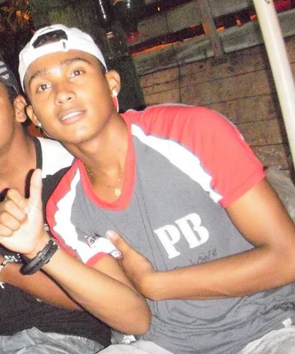 -  menina  você  me faz sonhar  (8)  '