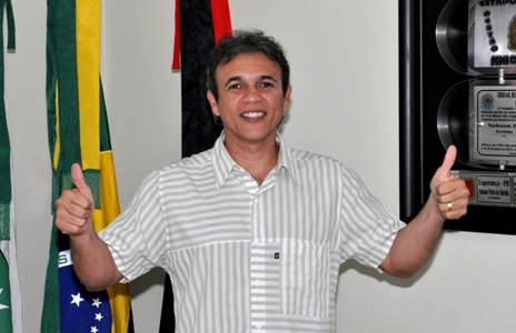 Esperancense, Casado, Prefeito constitucional do municipio de Esperança.
Esperança Como é Grande meu Amor por Você!