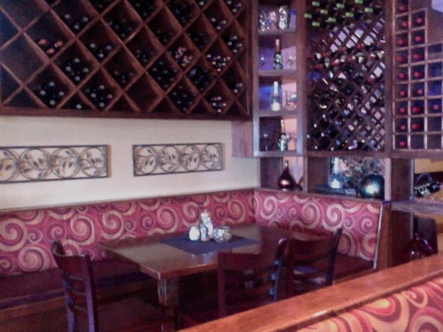 Napoli is an authentic Italian restaurant that offers flavorful Italian dining. Dine with family and friends while enjoying the Italian traditions.