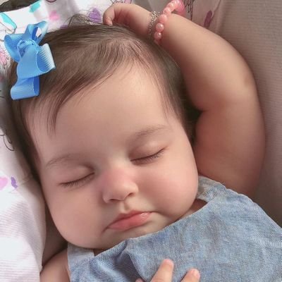 ‏عليك أن تؤمن بوجود الخير لكي تحصل عليه 🖤