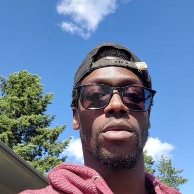 Self motivated entrepreneur! Lyrically inclined as expressed in my verses! Real comic that tell it like is. #DBG #Thewalkingtarget @Thehitsfamily #BDC #RndmBar