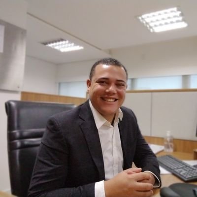 34 anos, serventuário extrajudicial, graduando em Administração Pública.