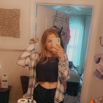 01_caitlyn's profile picture. insta- caitlynncrawfordd