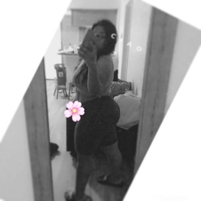 _prettygalnola's profile picture. add me on snap 👻 prettygalNola insta : _pixarmom 🖤🖤.                              I’m Cool asf and R E A L.   keep that weird energy shit ova there 👈🏽✌🏽