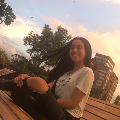 Quien tiene luz propia incomoda al que está en oscuridad 💫