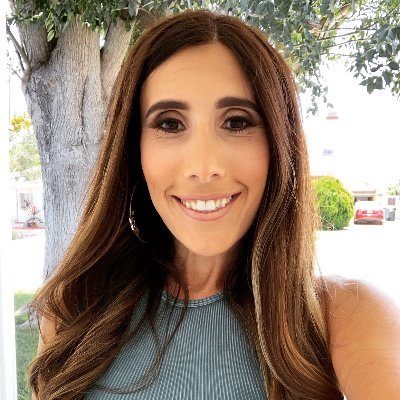 PR + Social (AKA conversational hustler) @Dolby, formerly @TMobile who loves basketball, Jordan XI's and 90's/2000's R&B