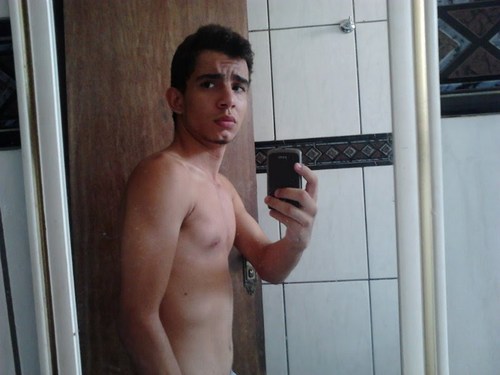 Eu pαro pαrα pensαr e vejo que
o que eu αchαvα que erα perfeito, não é tão perfeito αssim ;;
Essα vidα é umα montαnhαrussα.
Sobe & desce todo diα