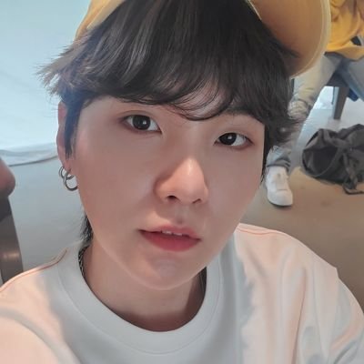 BTS ARMY💜💜
Billboard hot 100 no.1 Artist Fan😎😎