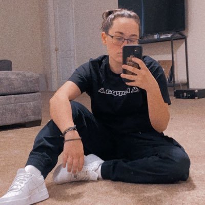 hailsanchezzz's profile picture. 19