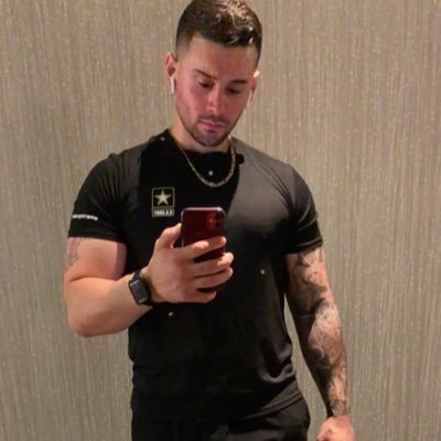 Shawn_C26's profile picture. 🐷.