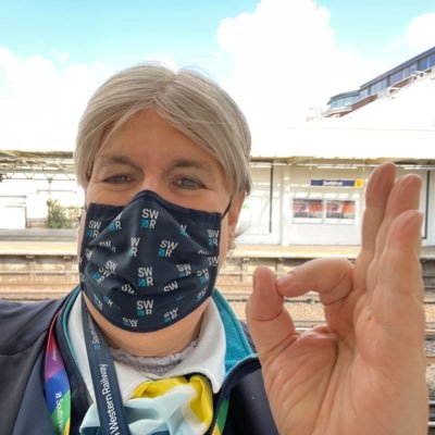 West Ham Utd, Cincinnati Bengals :Reds, Exeter City, Inter Milan, Benfica. Harlequins, Various prog, rock,metal bands.. A Trans woman 🚺 🏳️⚧️Far out ⬆️