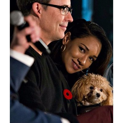 Hello. My name is Iris West-Allen. I am a citizen of Central City and own my own paper called The Central Citizen. I'm married to Barry Allen. 👋👱
