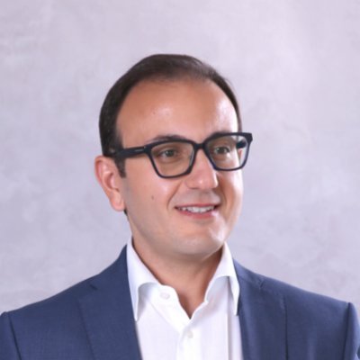 A world-class Speaker who took his speaking skills globally by working with the top 100 Fortune companies. Founder & CEO of Grey Matter Group.