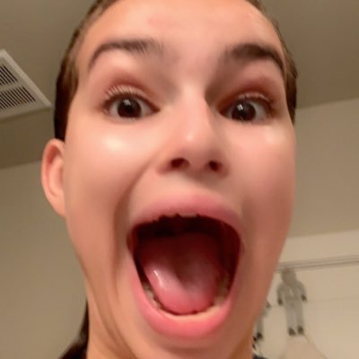 Giulian03944336's profile picture. she/her