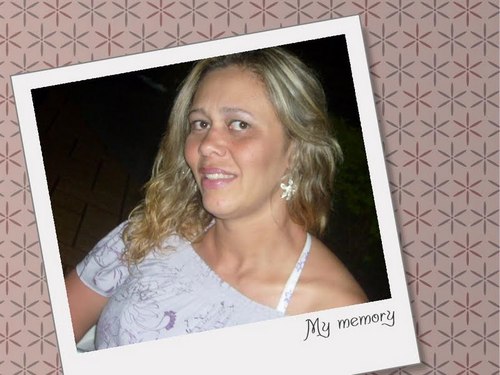 Sou casada,Batalhadora,Evangelica,Feliz e gosto de ajudar o proximo!!!